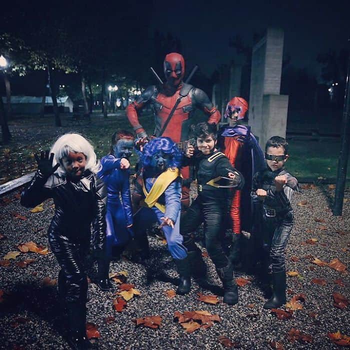 Celebrity Halloween Costumes ryan reynolds deadpool