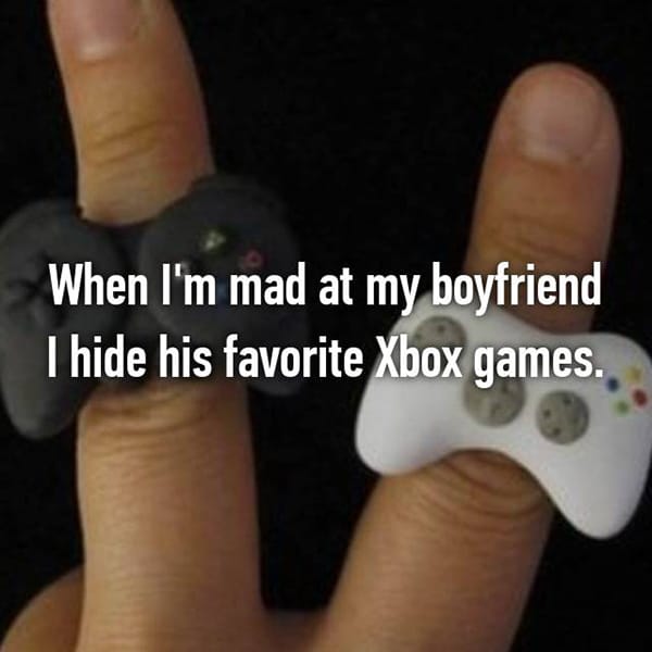 Things Women Do When Annoyed hide his games
