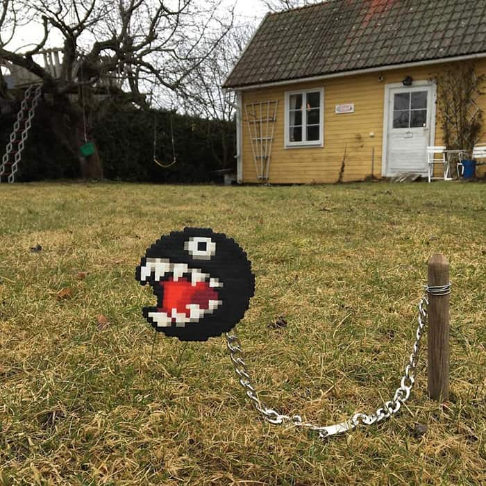 streets-with-pixel-art-pappas-parlor chain chomp