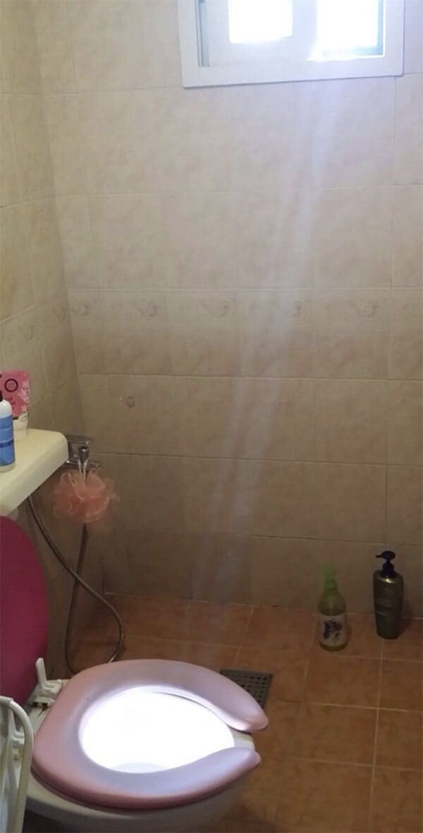 Perfectly Timed Photos lighting up toilet