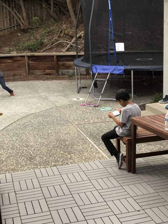 kids-playing-outside