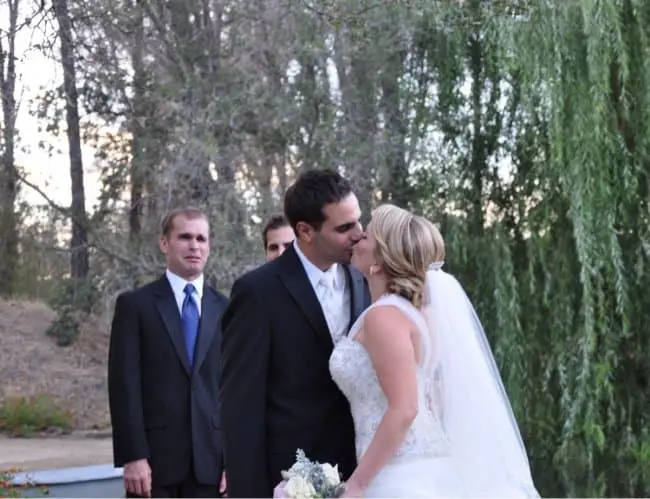 best-man-wedding-awkward-reaction-funniest-photobombs