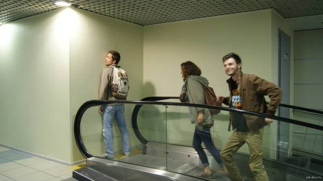 escalator_wall_destination_funniest_epic_fails