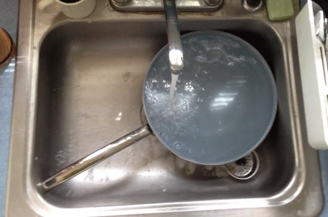 frying_pan_and_sink_perfect_match_perfect_photos