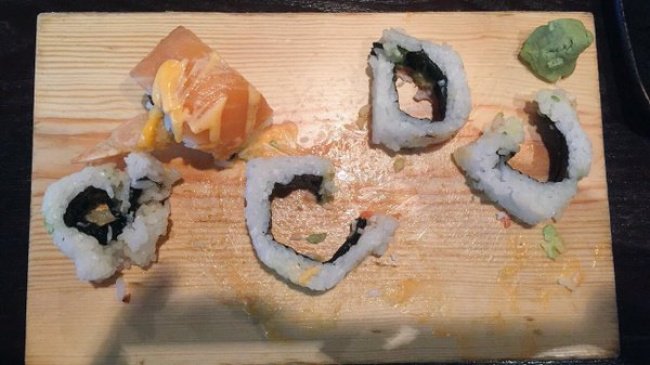 peculiar_way_to_eat_sushi