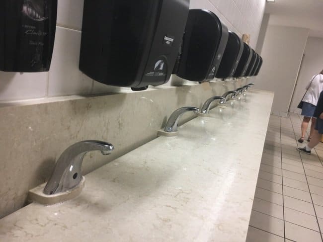 restroom_with_no_sink
