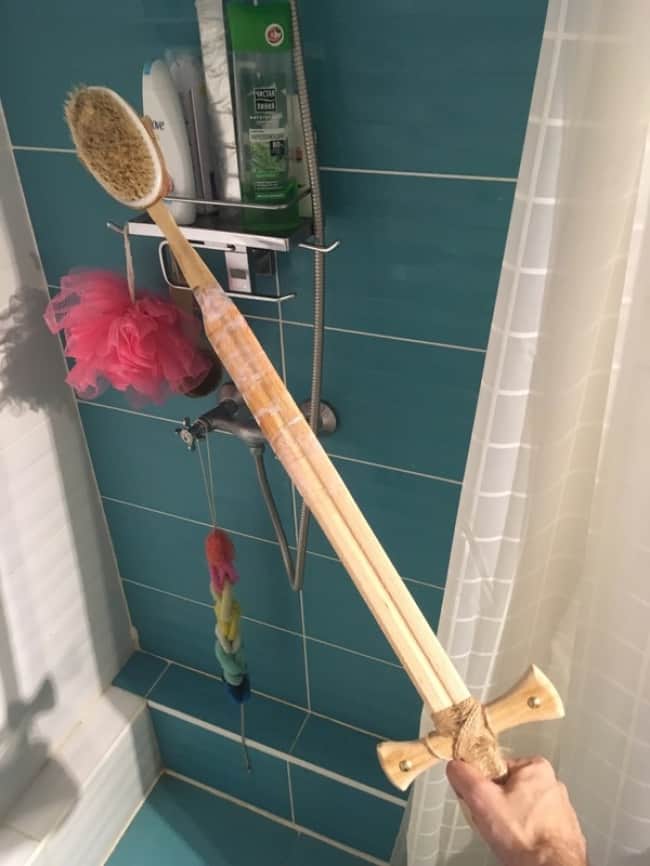 sword_scrub_in_girlfriend_bathroom