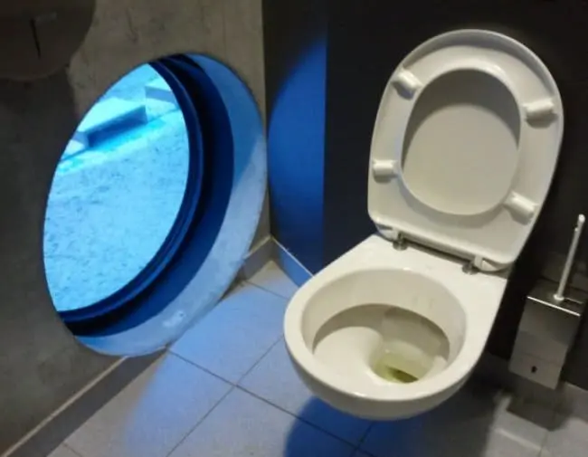 toilet-room-panoramic-view-funniest-design-fails
