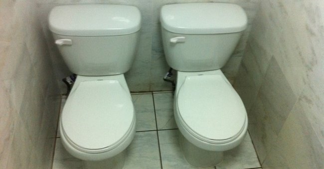 toilets-placed-closely-together-inventive-people