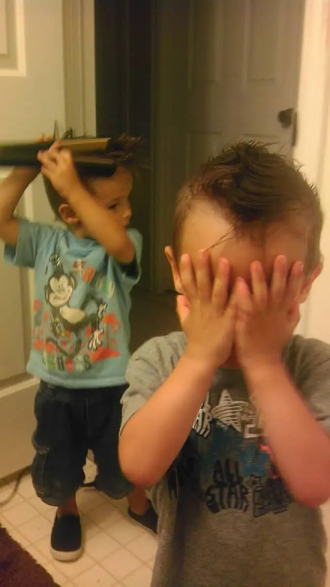 twin-boys-ironing-their-hair