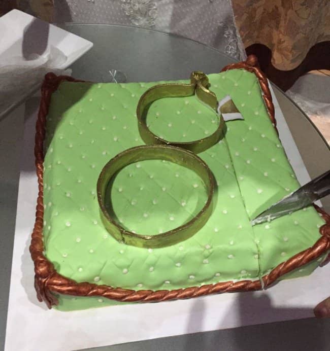 wedding_cake_rings_on_cushion