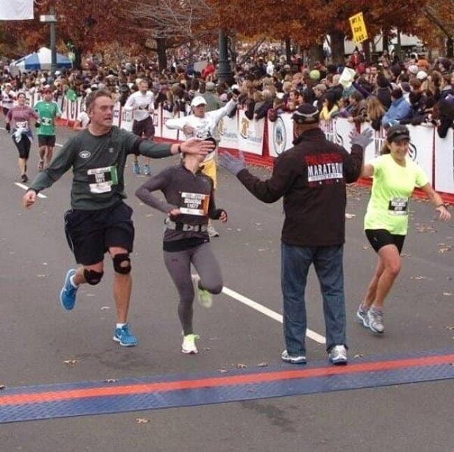 woman_slapped_in_the_face_during_race