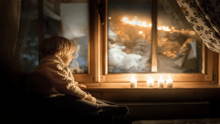 a-mother-of-two-creates-magical-photos-of-kids-during-her-sleepless-nights