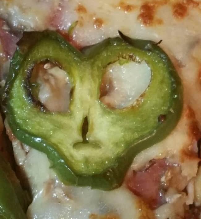 alien-shaped-pepper-on-pizza-how-whimsical-people-see-things