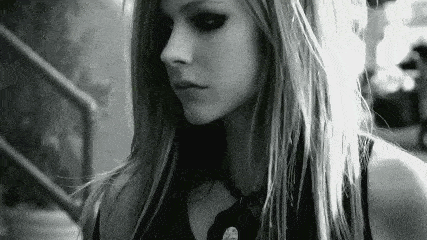 avril-lavigne-wrote-breakaway-sung-by-kelly-clarkson-rarely-known-facts-pop-stars