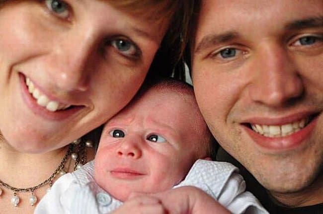 baby-trolling-hilarious-family-photos