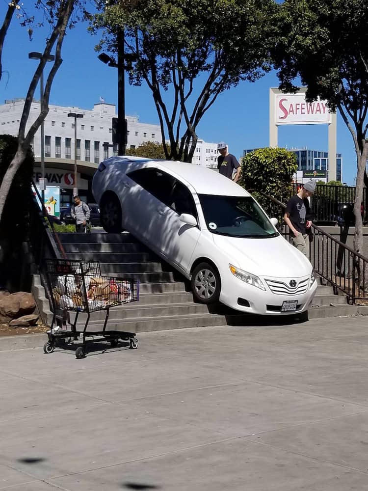 car-stuck-in-the-stairs-people-failed-to-pay-attention