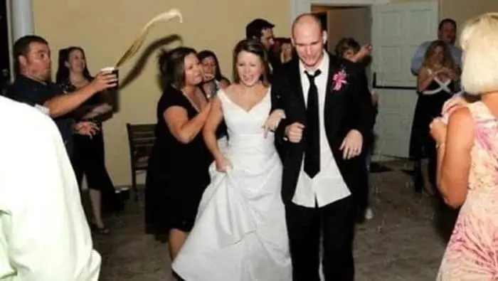 coffee-spilling-on-newlyweds-cringeworthy-photos