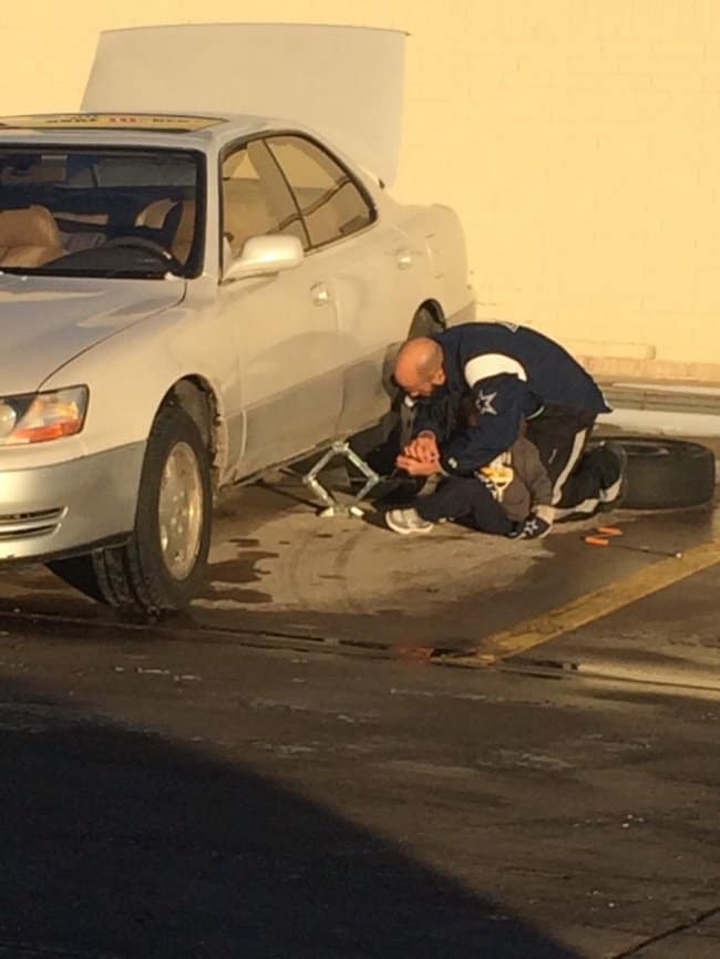 dad-teaches-son-how-to-change-tires-proud-parents