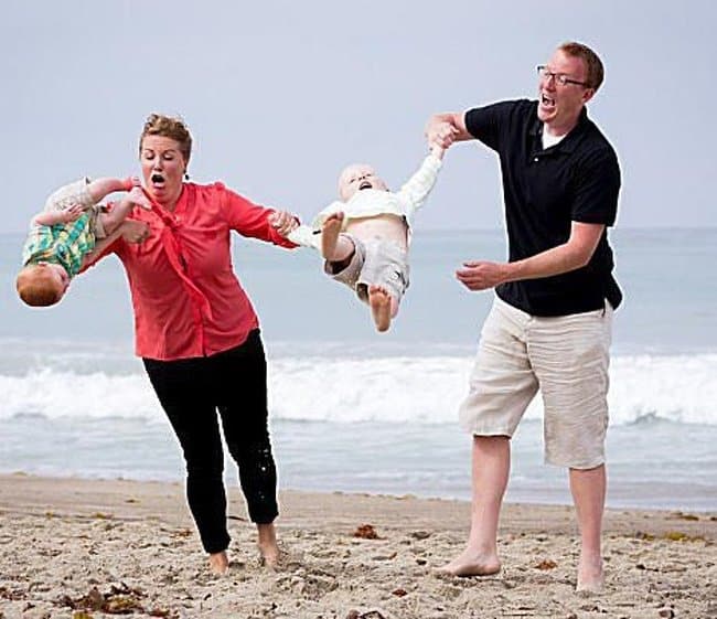 dropping-the-babies-on-the-beach-hilarious-family-photos