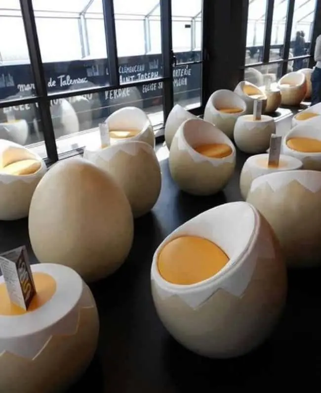 egg-chairs