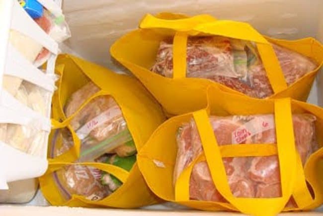 fabric-grocery-bags-help-you-lift-foods-freezer-hacks