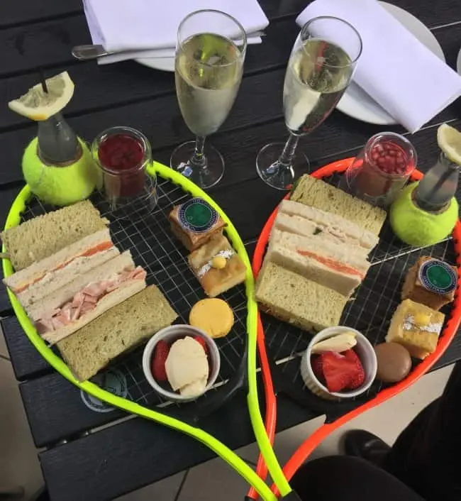 food-served-on-a-tennis-racket-bizarre-presentations