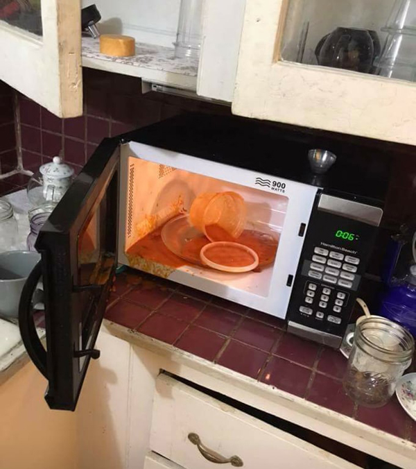 food-spills-in-a-microwave-worst-dayof-their-life
