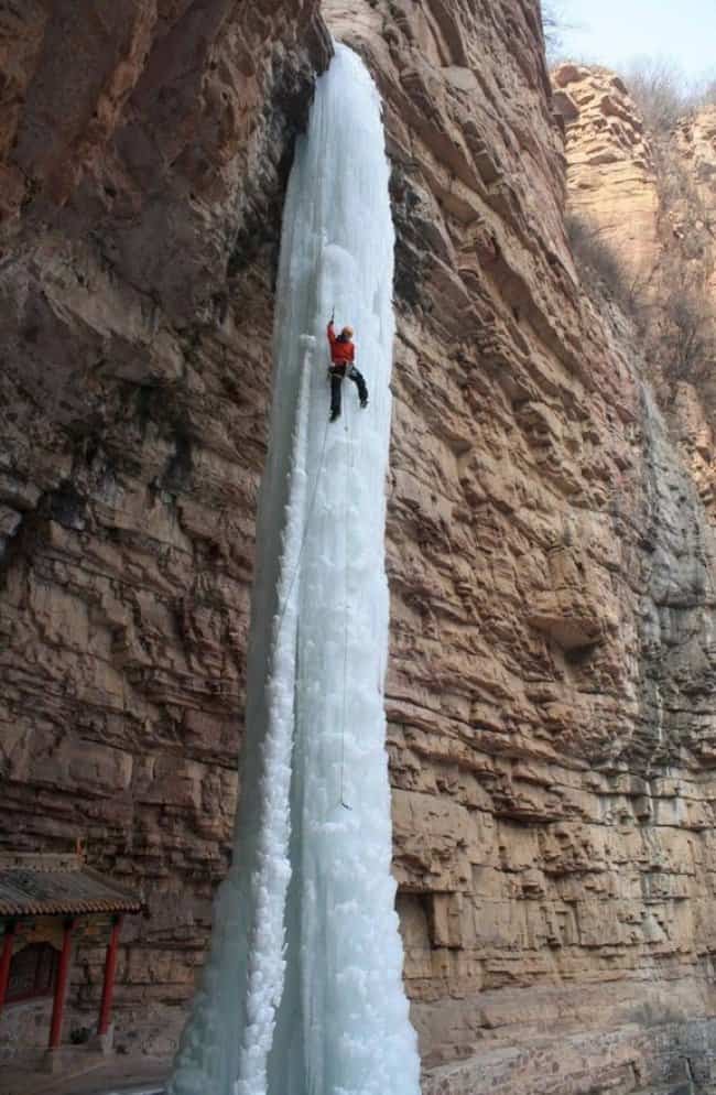 frozen-waterfall-climbing-extraordinary-things