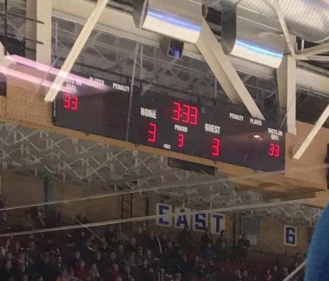 hockey-game-scoreboard-light-soul-satisfying-photos