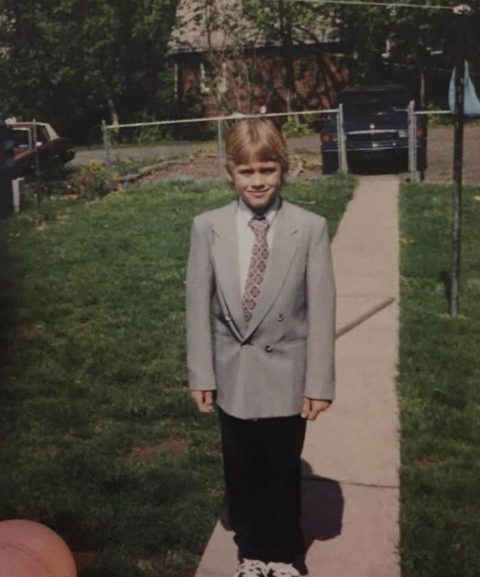 kid-in-business-suit-embarrasssing-childhood-photos