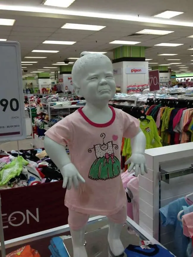 kid-tantrum-mannequins-posing-hilariously