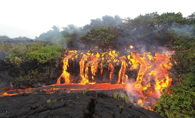 lava-waterfall-rare-things-pictures