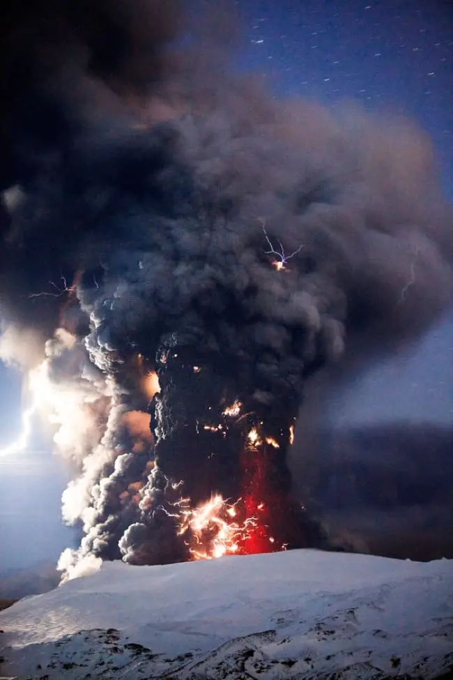 lightning-hits-volcano-during-eruption-real-things-that-actually-exist