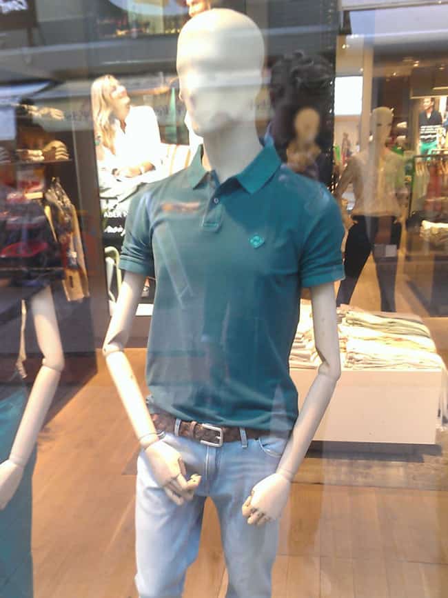 mannequins posing hilariously