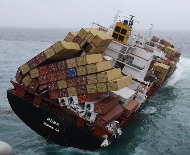 navigating-atlantic-ocean-with-8000-containers-miserable-people