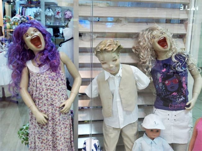 overjoyed-children-mannequins-posing-hilariously