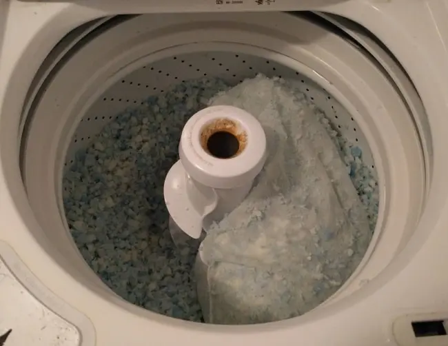 pillow-in-washing-machine-miserable-people