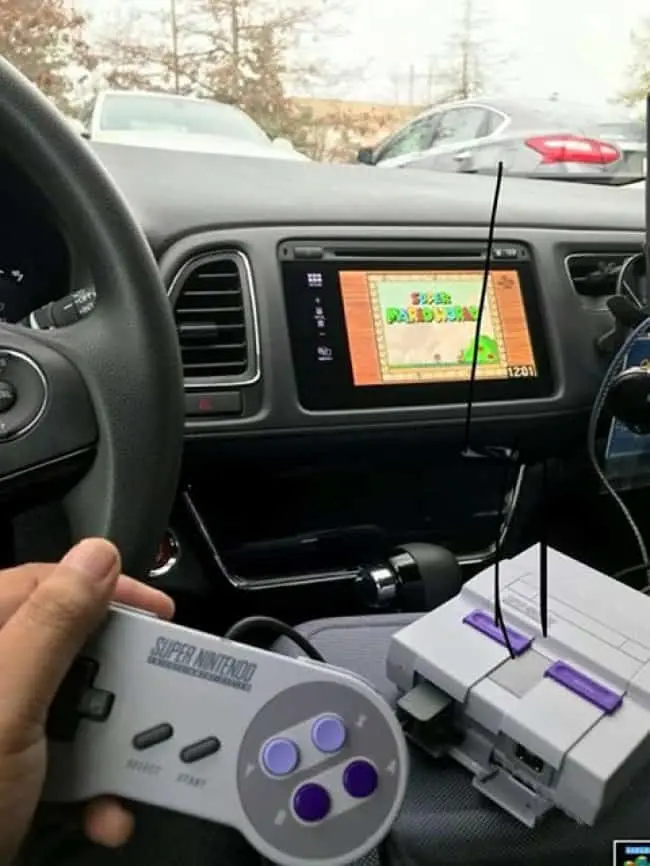 playing-nintendo-during-traffic-jam-funny-inventions