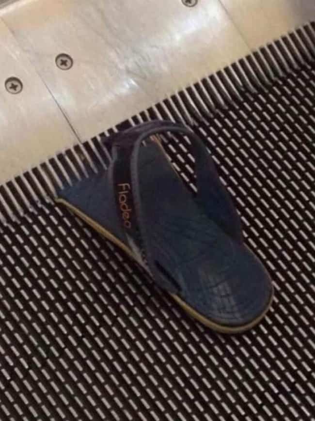 slipper-stuck-in-an-escalator-step-scary-photos