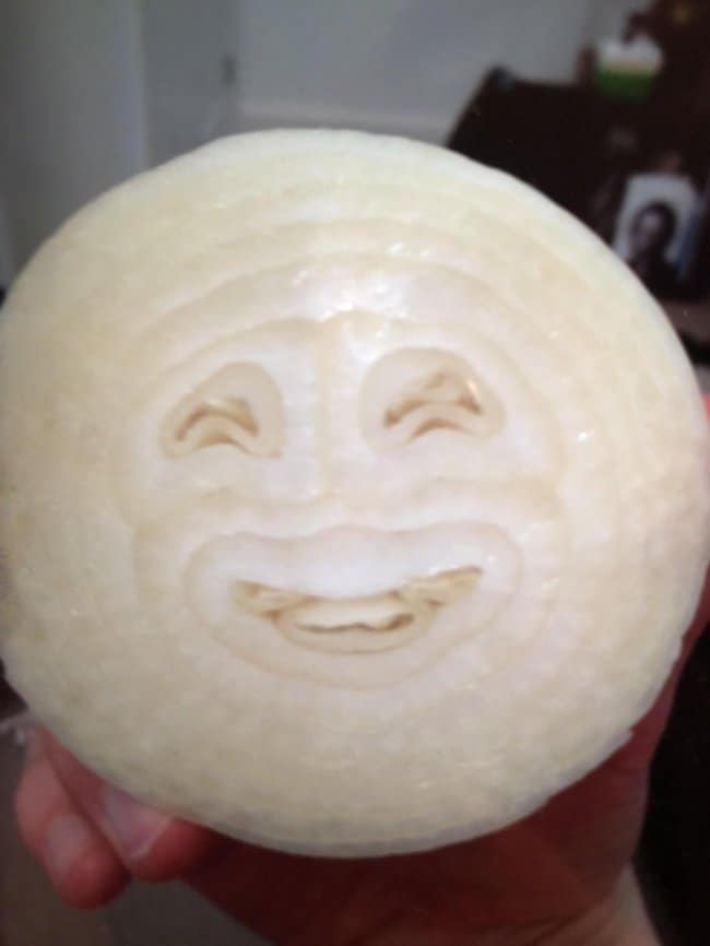 smiley-face-in-onion-extraordinary-things