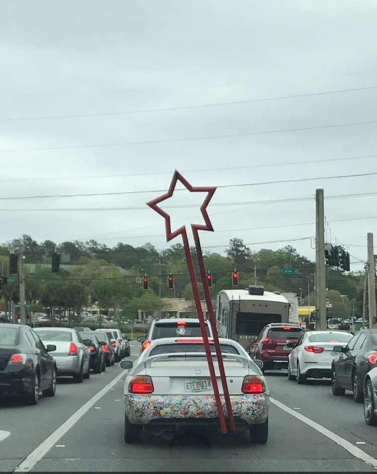 star-pole-car-rear-people-failed-to-pay-attention