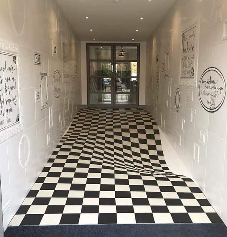 uneven-floor-confusing-pattern-completely-obvious-things