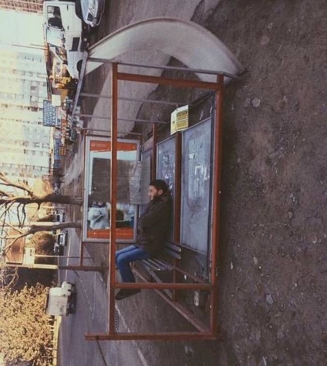 upside-down-waiting-for-the-bus-hilariously-mysterious-photos