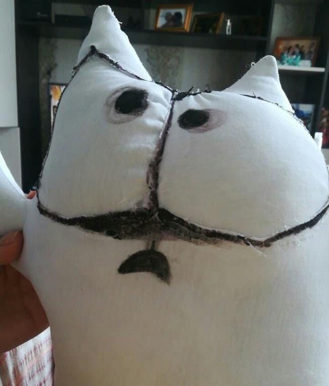 woman-made-car-pillow-that-looks-lie-simon-cat-surprising-products-of-wild-imagination