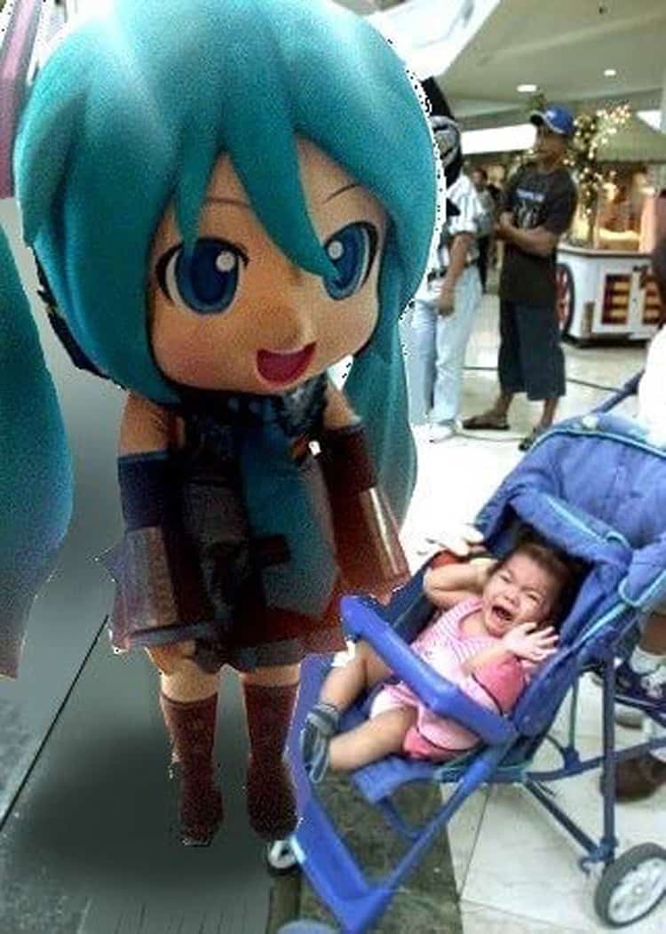 baby-scared-of-anime-mascot-baffling-situations