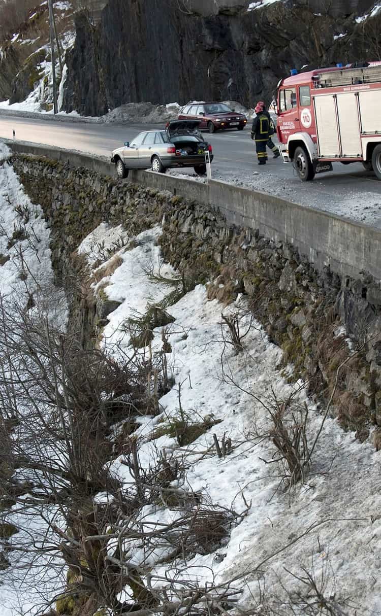 car-hanging-on-a-road-edge-craziest-close-calls