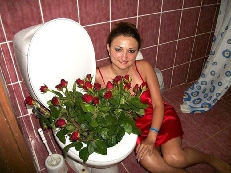 flowers-in-toilet-weird-things