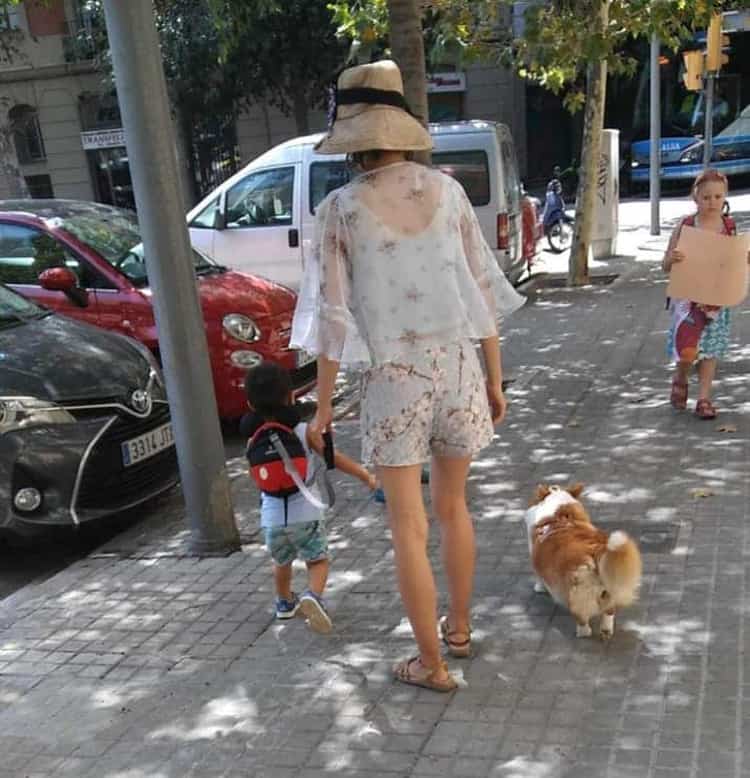 kid-on-a-leash-dog-walks-free-hilariously-weird-things