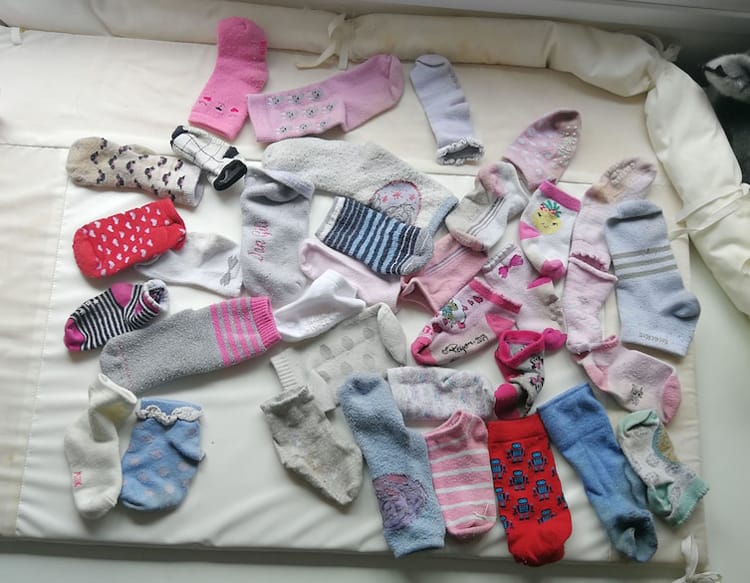 pairing-up-many-socks-annoying-pics